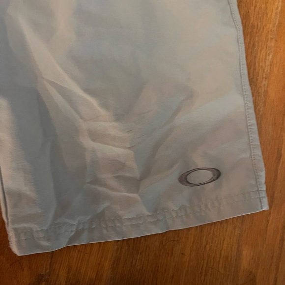 Oakley Men's Light Gray Flat Front Shorts - Picture 2 of 3